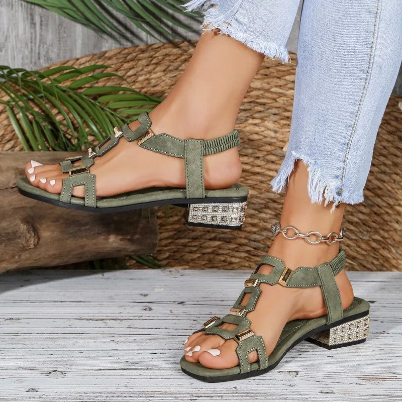 PIETRA | Sandalias con tacón y detalles dorados