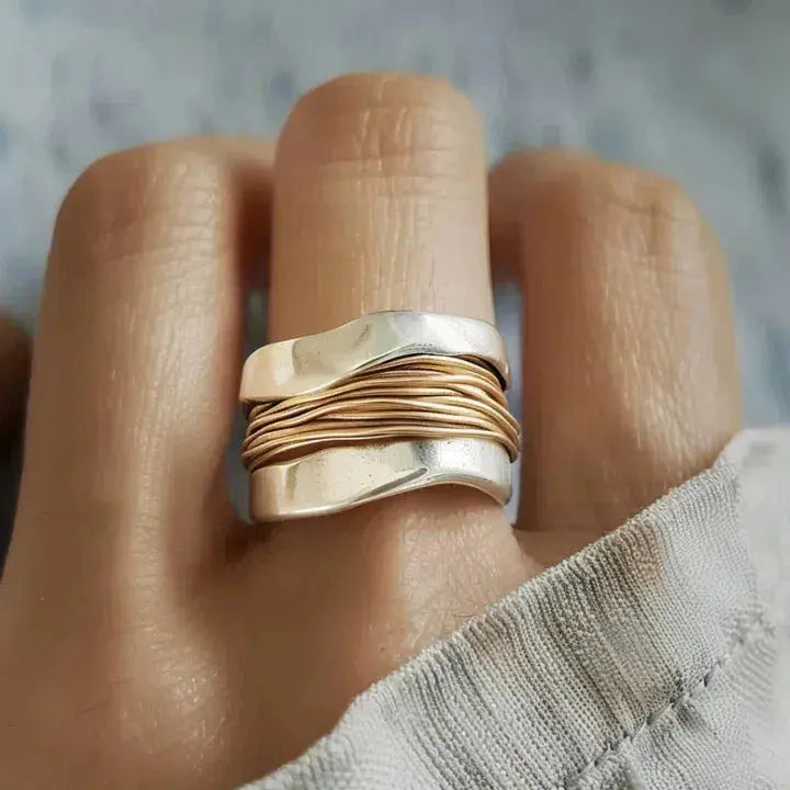 GABRIELA | Anillo con hilos dorados
