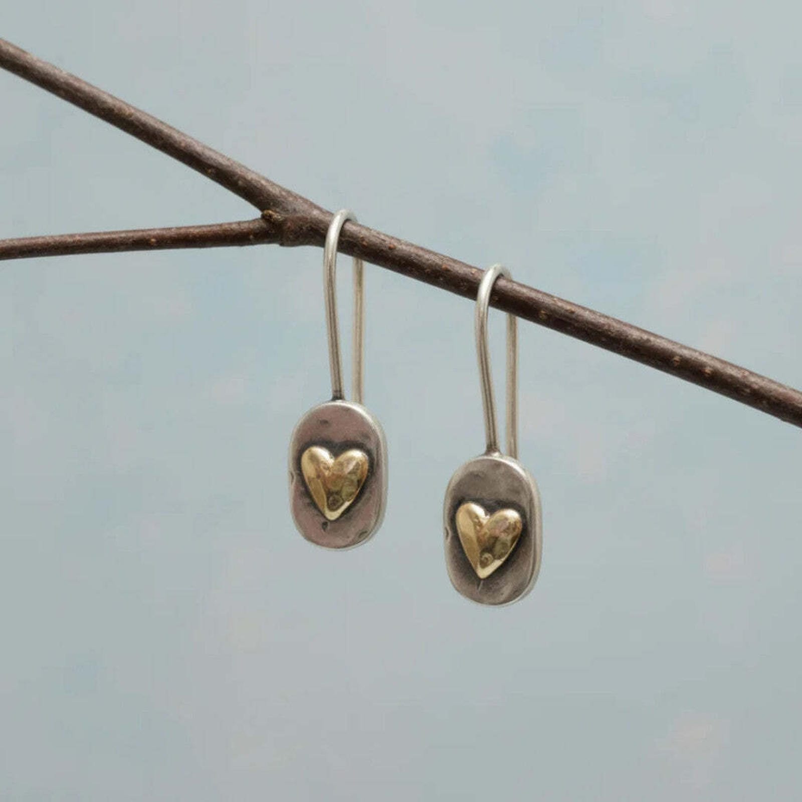 MANUELA | Aretes con corazón dorado
