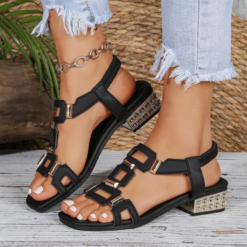 PIETRA | Sandalias con tacón y detalles dorados